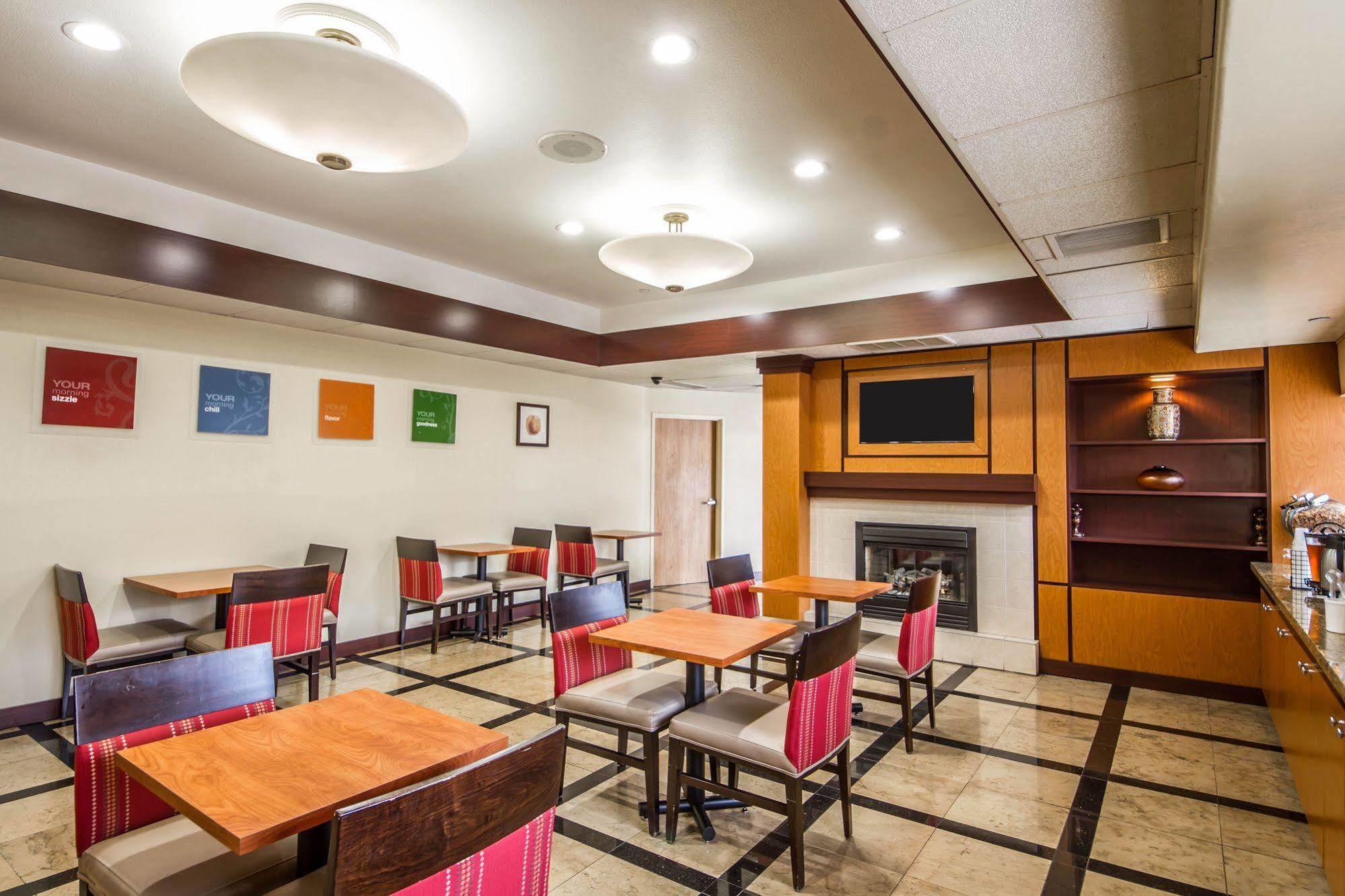 Comfort Inn & Suites Oakland Airport Dış mekan fotoğraf