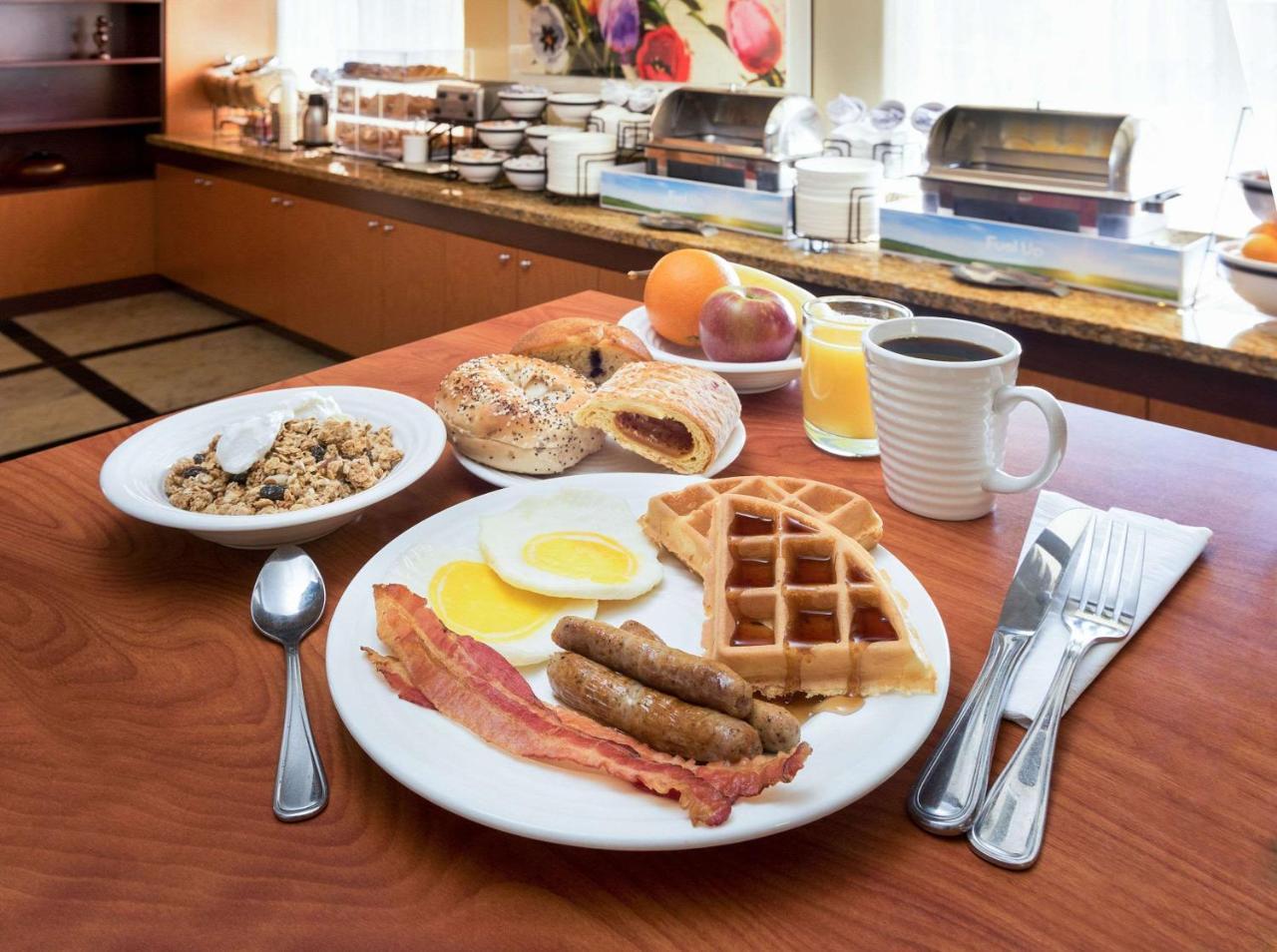 Comfort Inn & Suites Oakland Airport Dış mekan fotoğraf